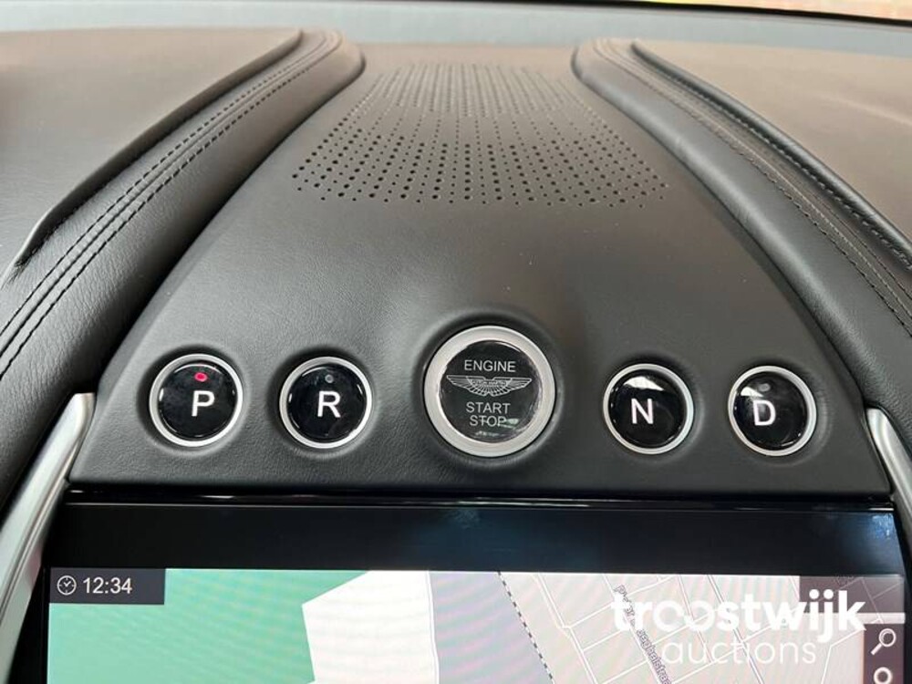 Aston Martin DBX 4.0 V8 551PS 2020, R-303-JK