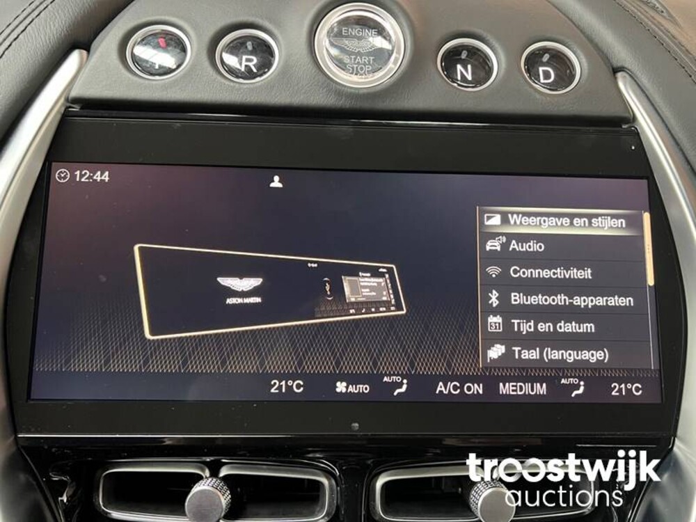 Aston Martin DBX 4.0 V8 551PS 2020, R-303-JK