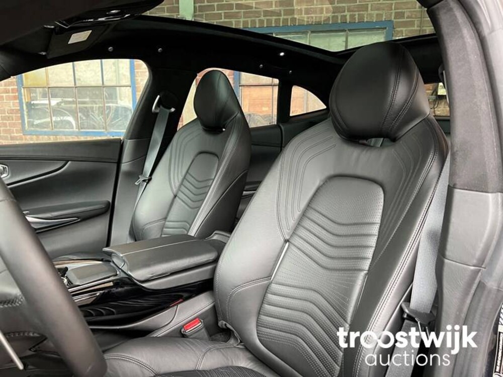 Aston Martin DBX 4.0 V8 551PS 2020, R-303-JK