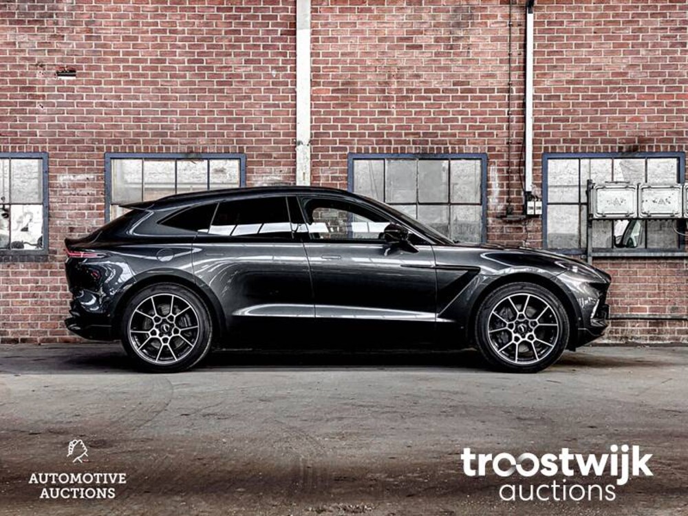 Aston Martin DBX 4.0 V8 551PS 2020, R-303-JK