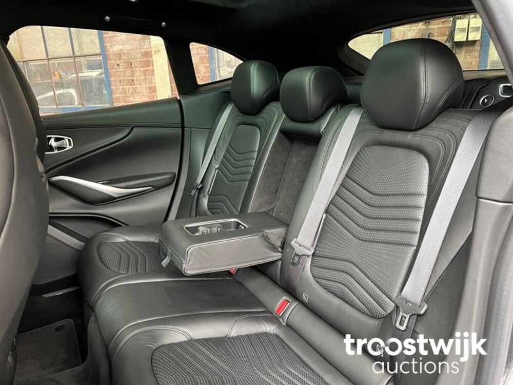 Aston Martin DBX 4.0 V8 551PS 2020, R-303-JK