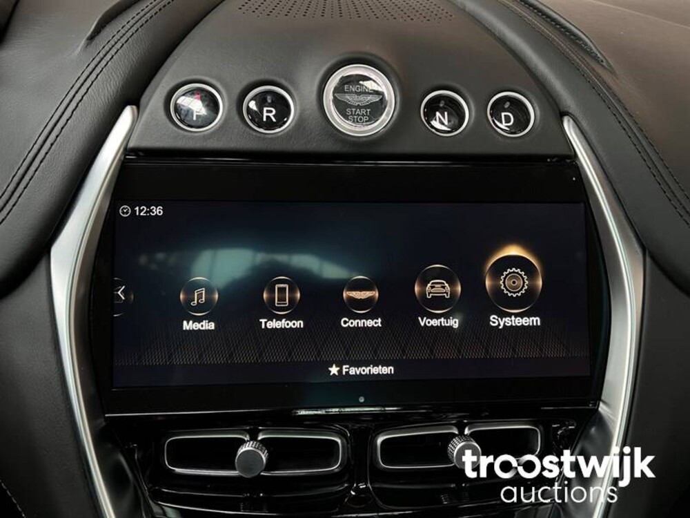 Aston Martin DBX 4.0 V8 551PS 2020, R-303-JK