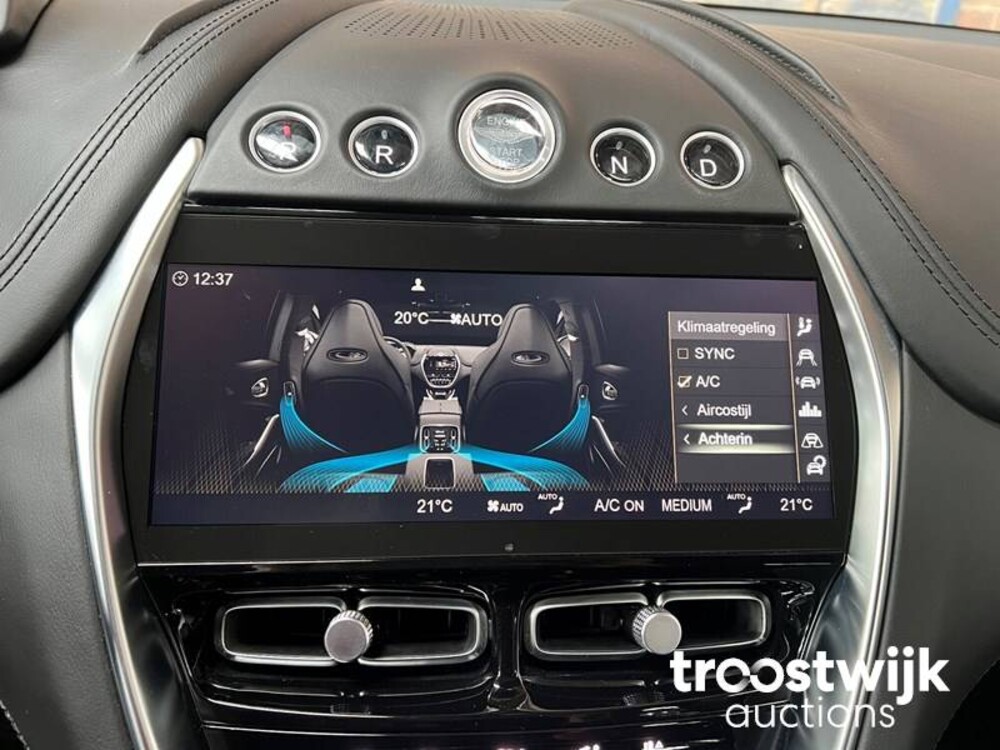 Aston Martin DBX 4.0 V8 551PS 2020, R-303-JK