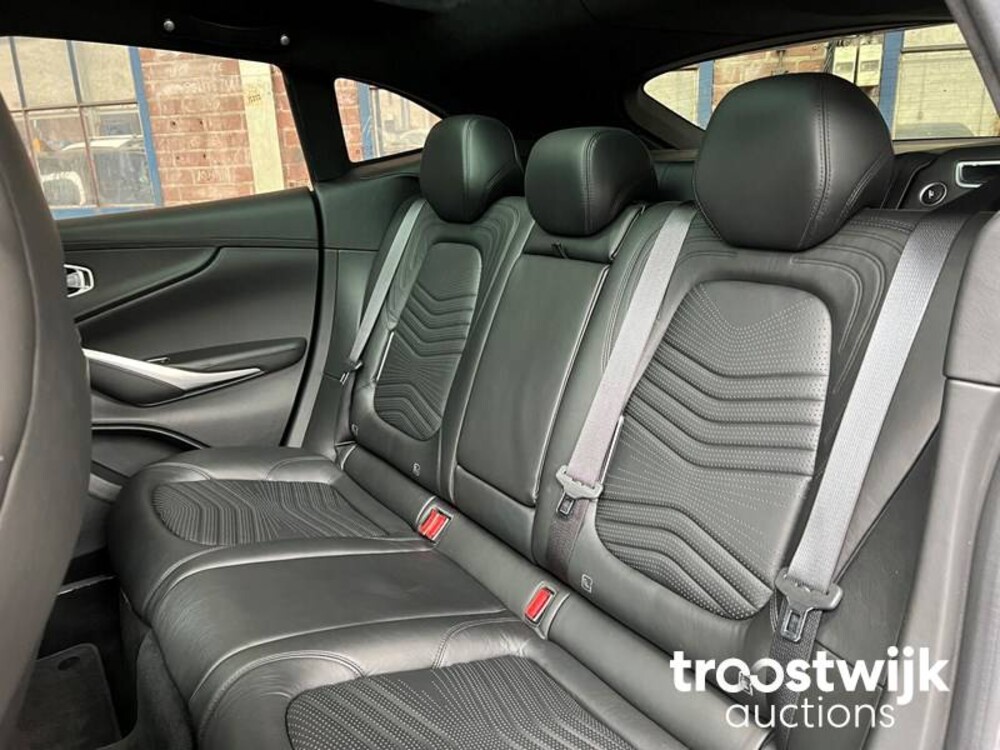 Aston Martin DBX 4.0 V8 551PS 2020, R-303-JK