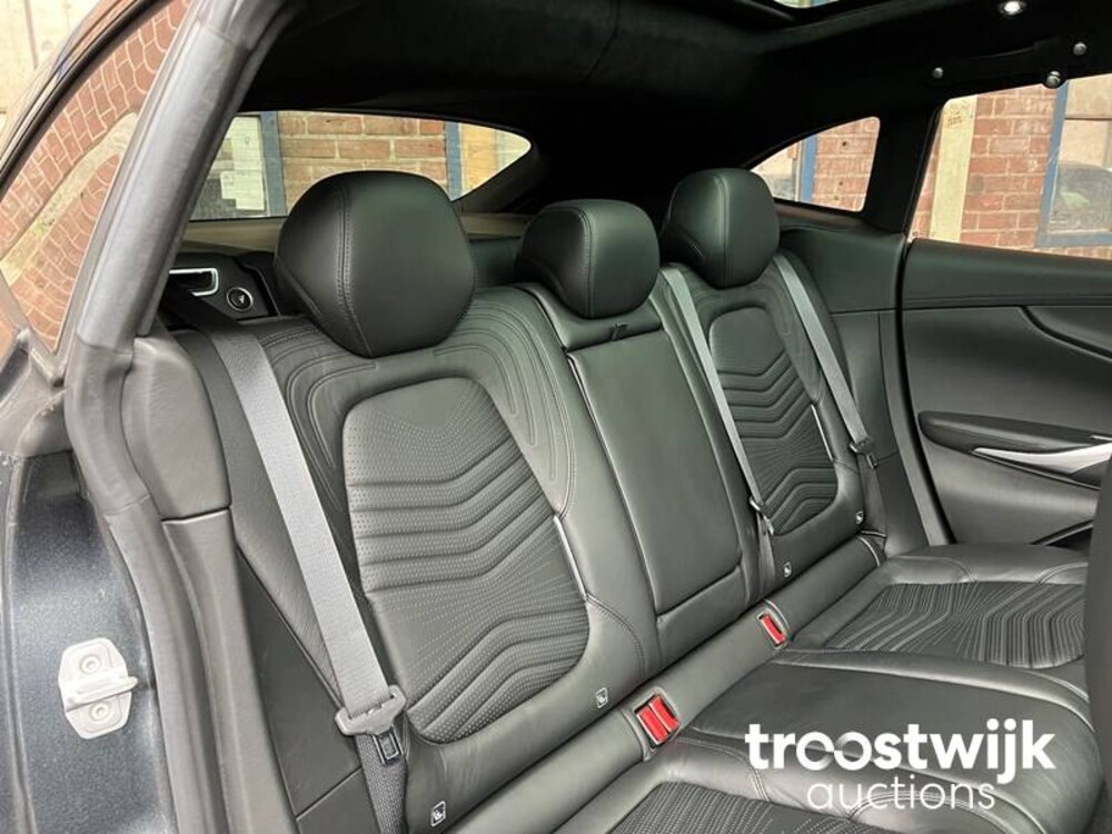 Aston Martin DBX 4.0 V8 551PS 2020, R-303-JK