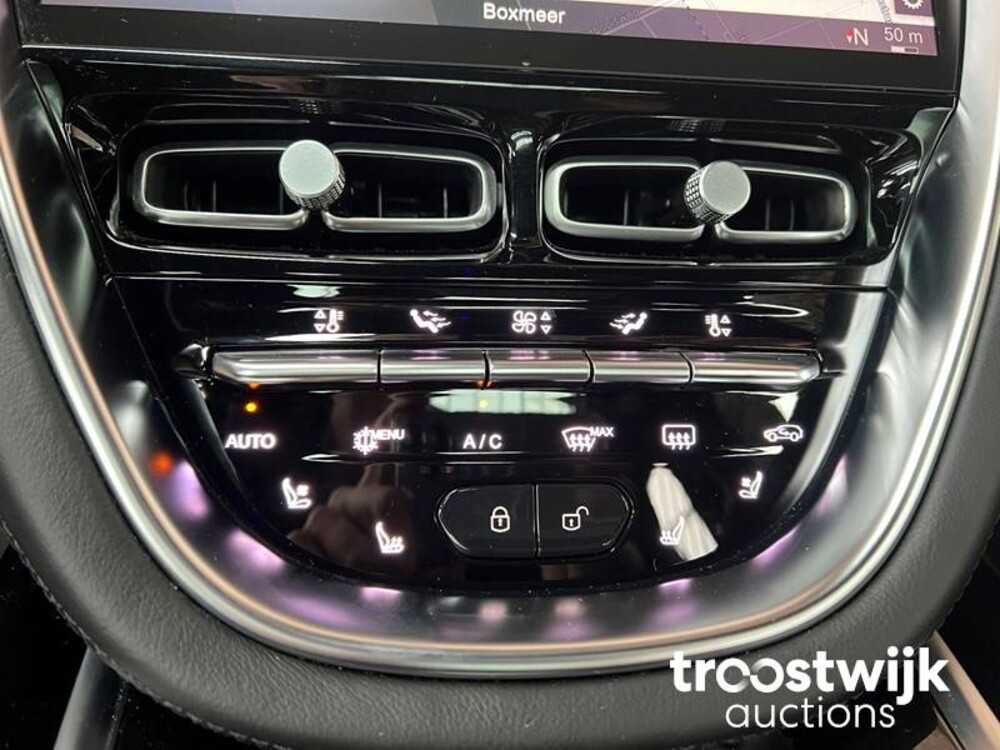 Aston Martin DBX 4.0 V8 551PS 2020, R-303-JK