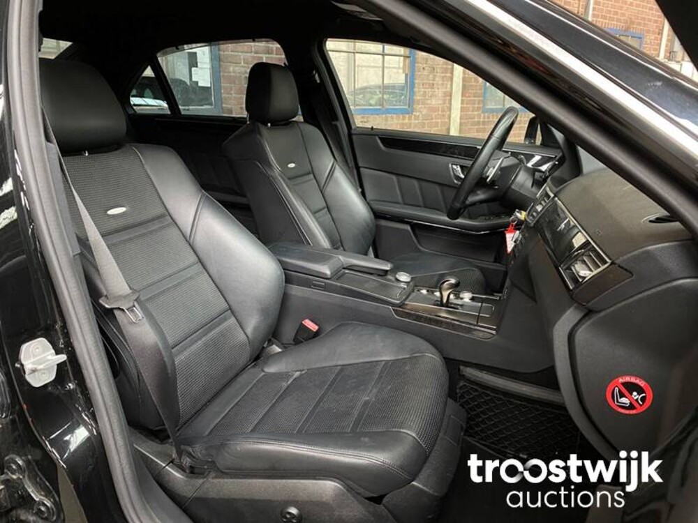 Mercedes-Benz E63 AMG 6.3 V8 E-Klasse 514PS 2010
