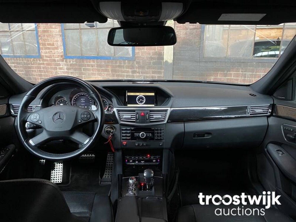 Mercedes-Benz E63 AMG 6.3 V8 E-Klasse 514PS 2010