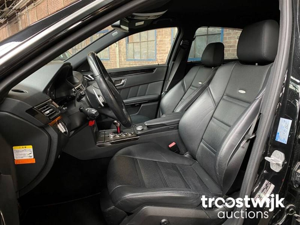 Mercedes-Benz E63 AMG 6.3 V8 E-Klasse 514PS 2010
