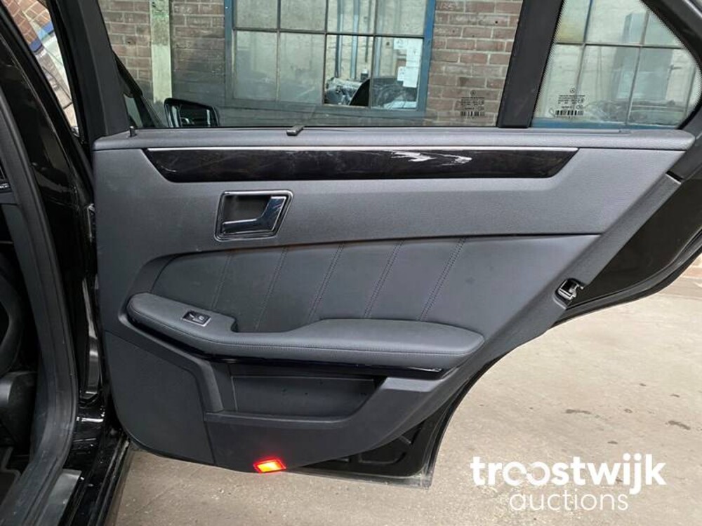 Mercedes-Benz E63 AMG 6.3 V8 E-Klasse 514PS 2010