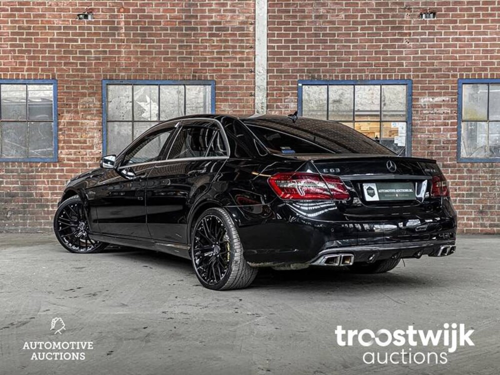 Mercedes-Benz E63 AMG 6.3 V8 E-Klasse 514PS 2010