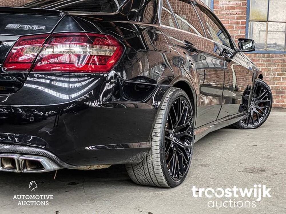 Mercedes-Benz E63 AMG 6.3 V8 E-Klasse 514PS 2010