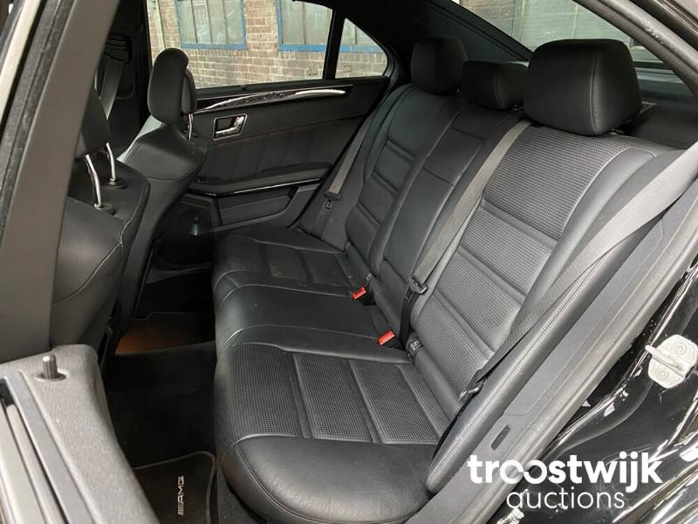 Mercedes-Benz E63 AMG 6.3 V8 E-Klasse 514PS 2010