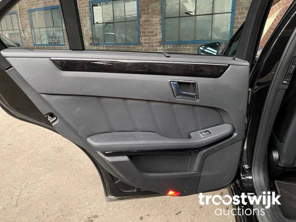 Mercedes-Benz E63 AMG 6.3 V8 E-Klasse 514PS 2010