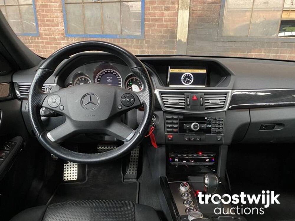 Mercedes-Benz E63 AMG 6.3 V8 E-Klasse 514PS 2010