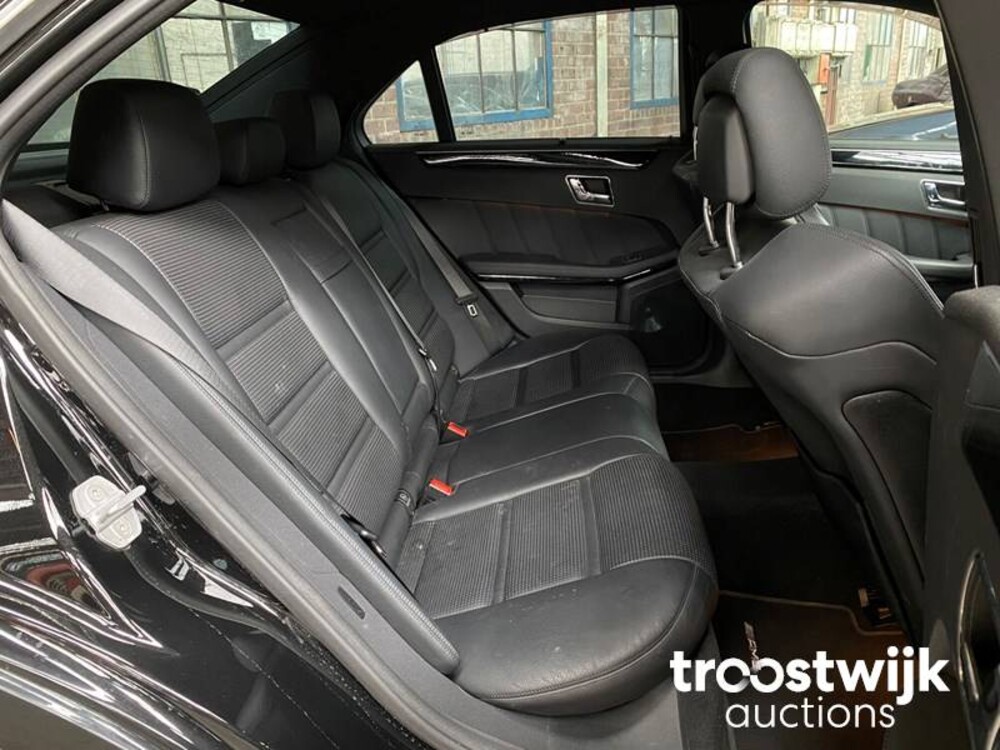 Mercedes-Benz E63 AMG 6.3 V8 E-Klasse 514PS 2010