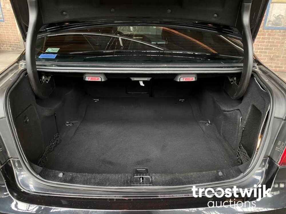 Mercedes-Benz E63 AMG 6.3 V8 E-Klasse 514PS 2010