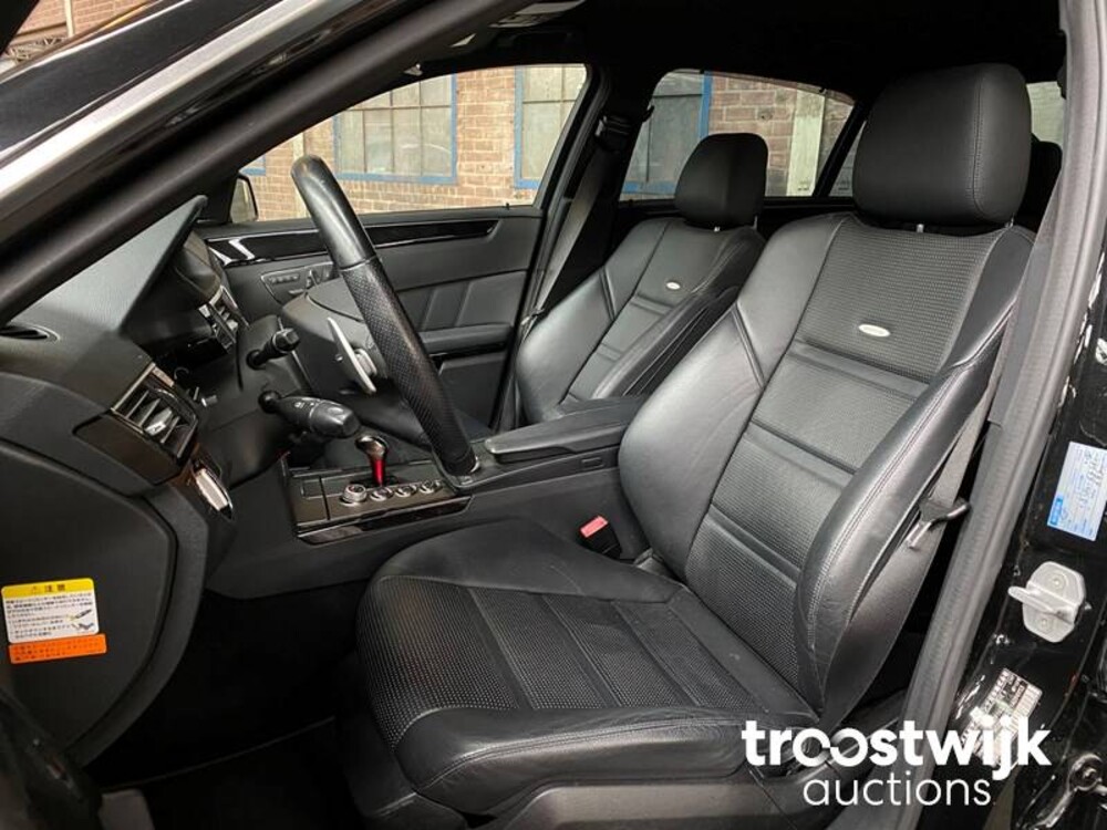 Mercedes-Benz E63 AMG 6.3 V8 E-Klasse 514PS 2010