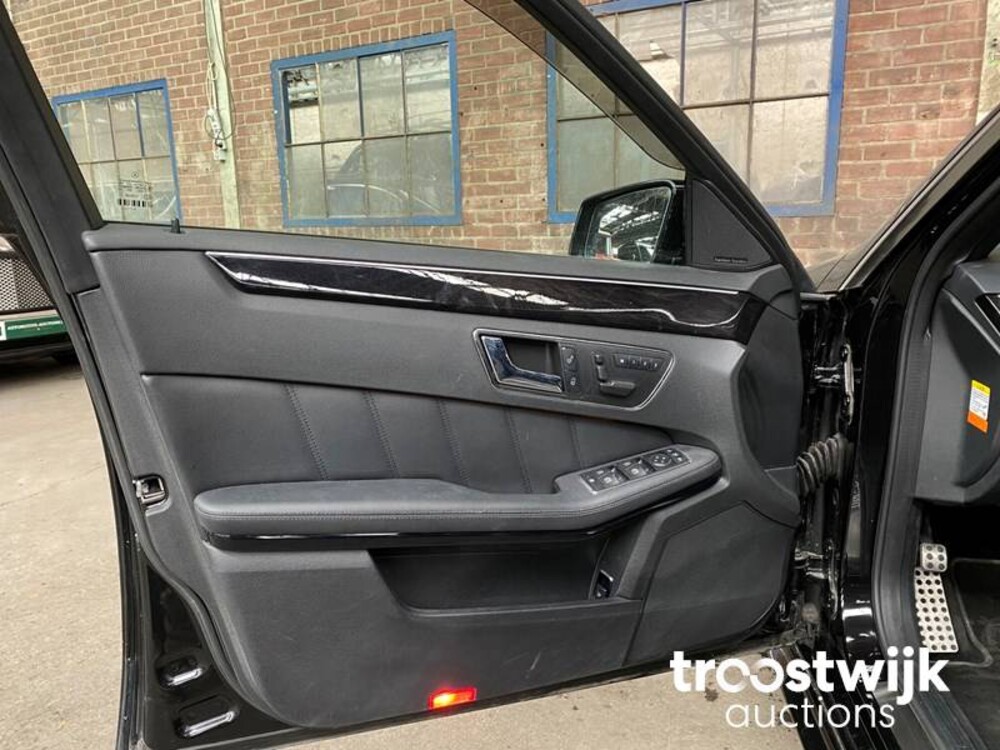 Mercedes-Benz E63 AMG 6.3 V8 E-Klasse 514PS 2010