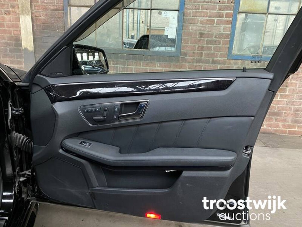 Mercedes-Benz E63 AMG 6.3 V8 E-Klasse 514PS 2010