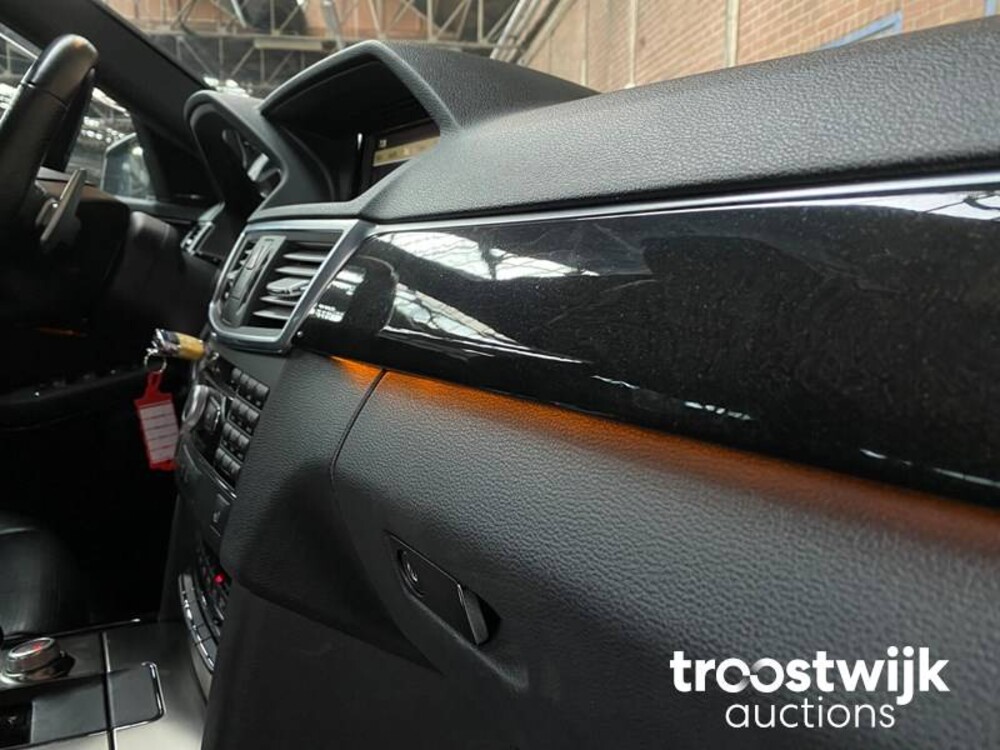 Mercedes-Benz E63 AMG 6.3 V8 E-Klasse 514PS 2010