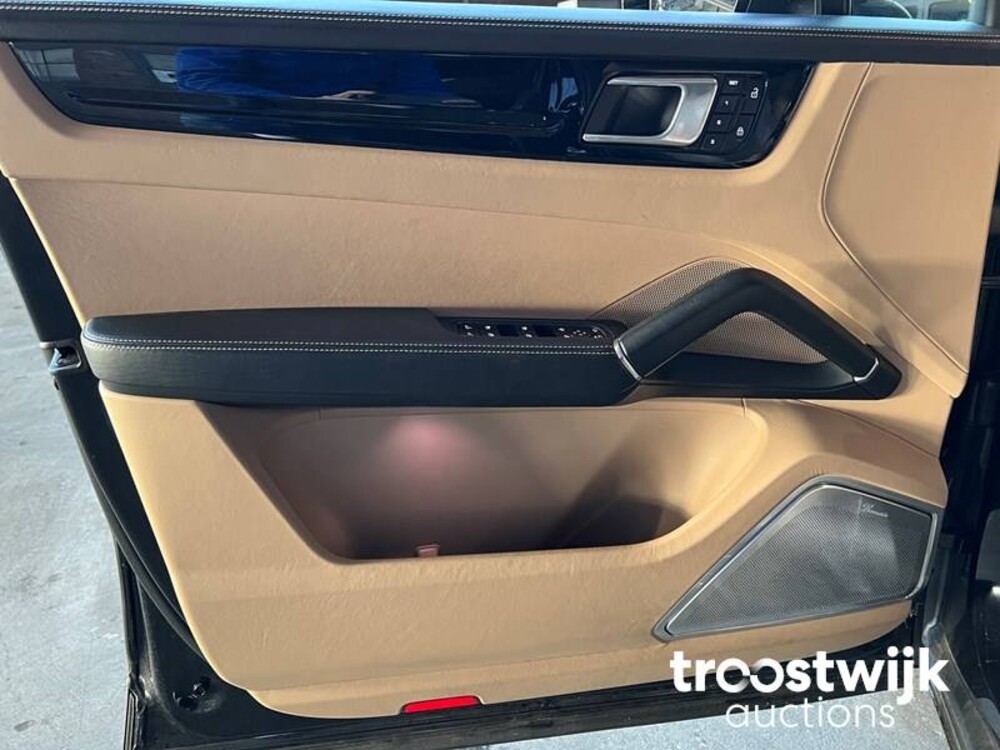 Porsche Cayenne S 2.9 V6 Sport Design 441hp 2019 SportChrono, NL Nummernschild 