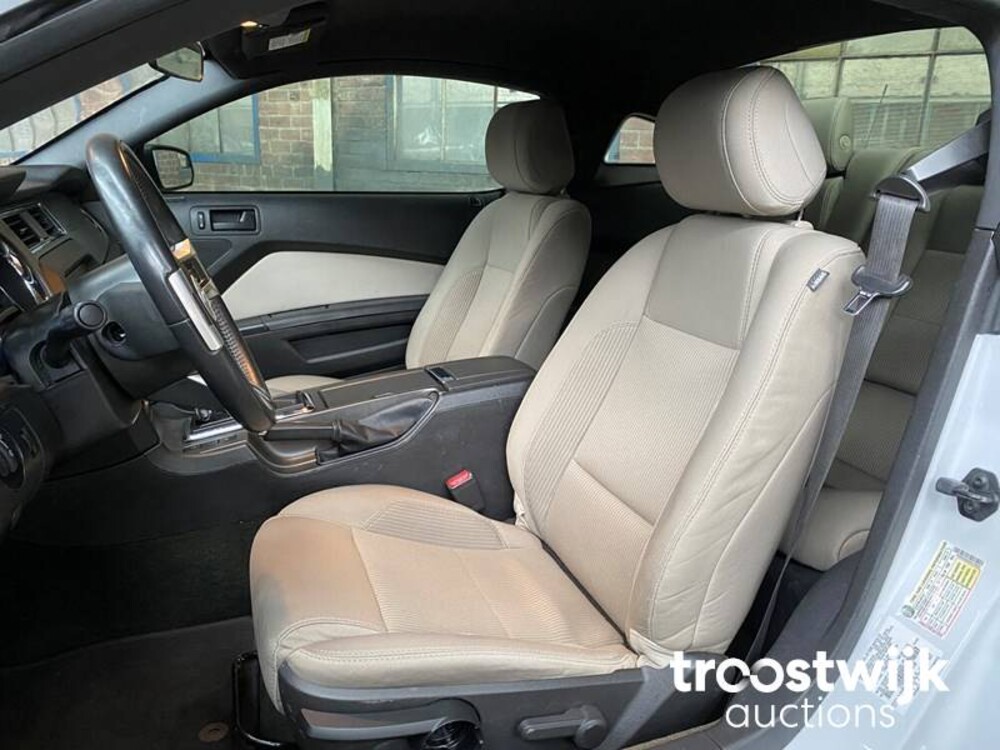 Ford Mustang V6 3.7L 305pk 2013