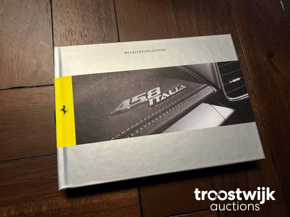 Ferrari 458 Italia F142 4.5 V8 570hp 2011