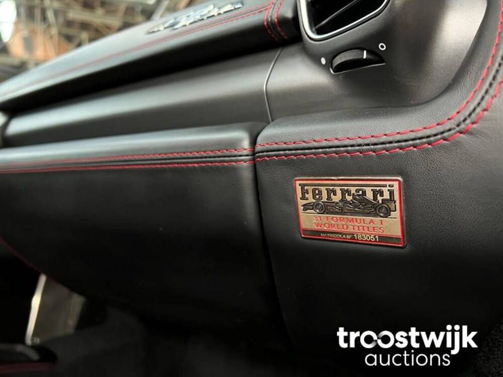 Ferrari 458 Italia F142 4.5 V8 570hp 2011