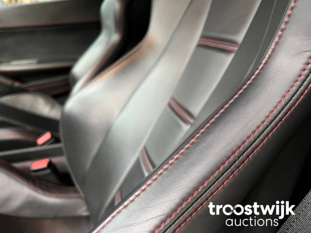 Ferrari 458 Italia F142 4.5 V8 570hp 2011