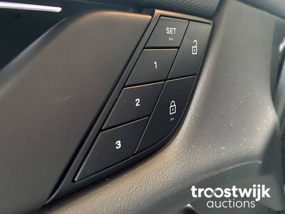 Porsche Taycan Sport Turismo 71 kWh 326PS 2023 -Herstellergarantie-, S-703-FZ