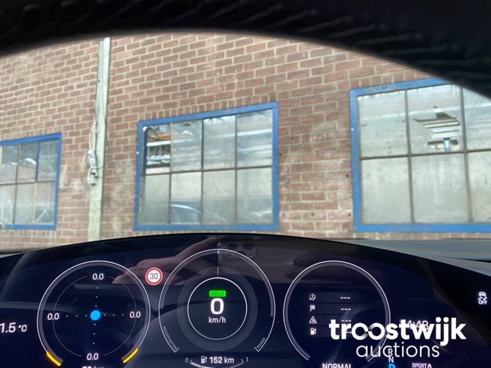 Porsche Taycan Sport Turismo 71 kWh 326PS 2023 -Herstellergarantie-, S-703-FZ