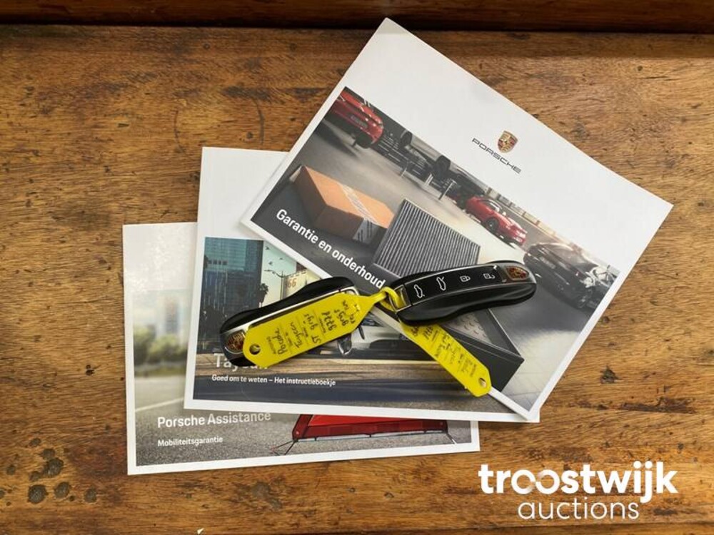 Porsche Taycan Sport Turismo 71 kWh 326PS 2023 -Herstellergarantie-, S-703-FZ