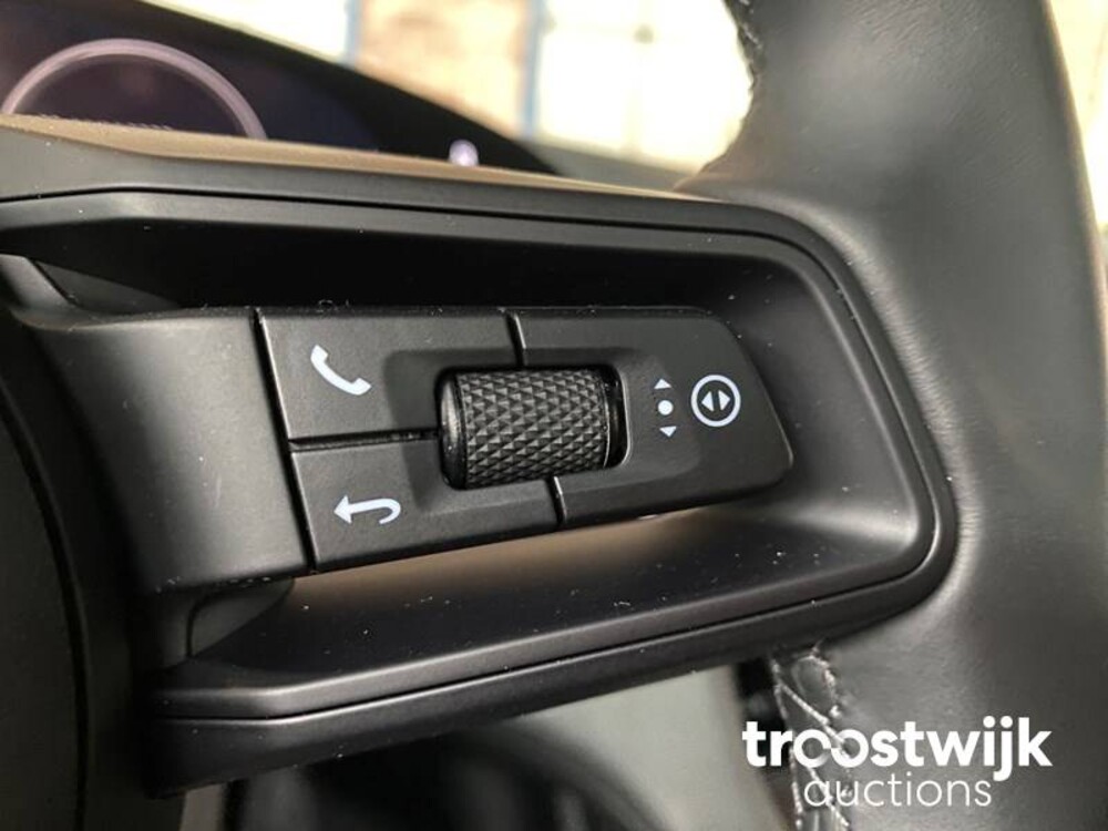 Porsche Taycan Sport Turismo 71 kWh 326PS 2023 -Herstellergarantie-, S-703-FZ