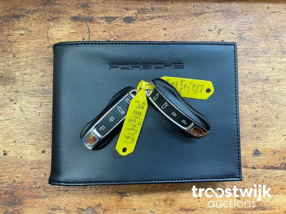 Porsche Taycan Sport Turismo 71 kWh 326PS 2023 -Herstellergarantie-, S-703-FZ