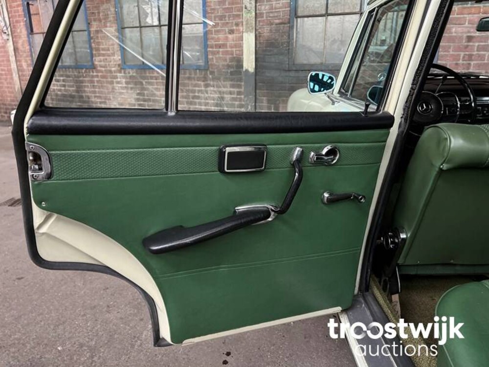 Mercedes-Benz 230 Heckflosse 150 PS 1967