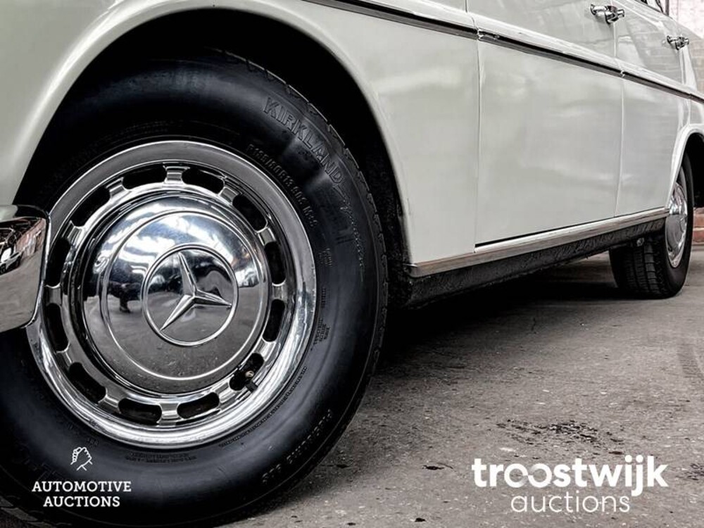 Mercedes-Benz 230 Heckflosse 150 PS 1967