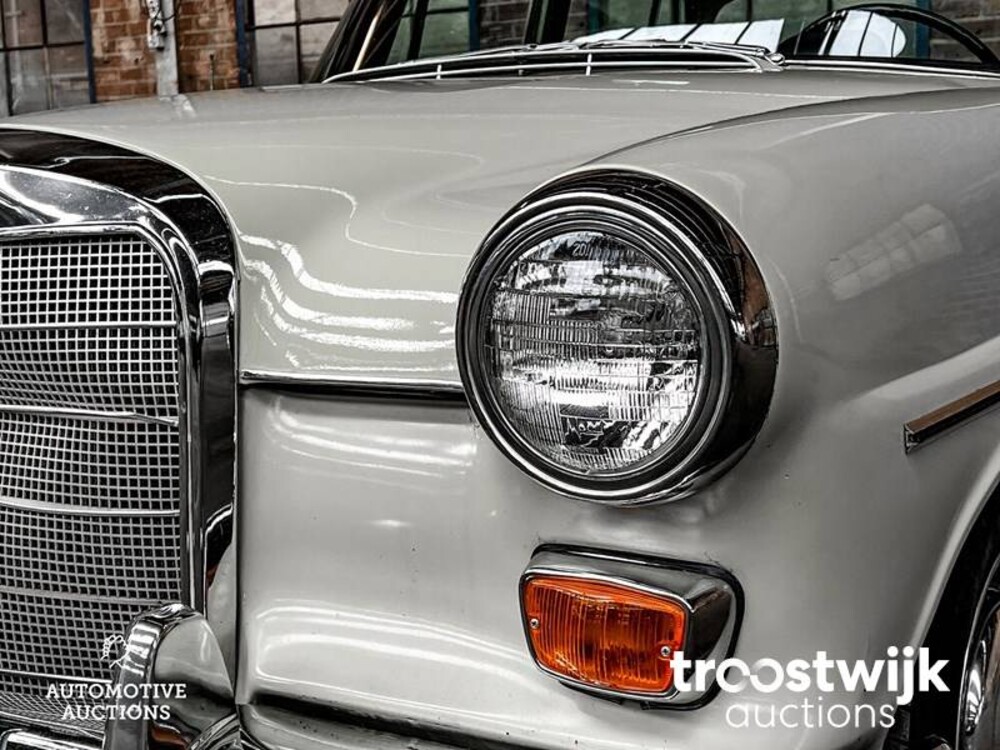 Mercedes-Benz 230 Heckflosse 150 PS 1967