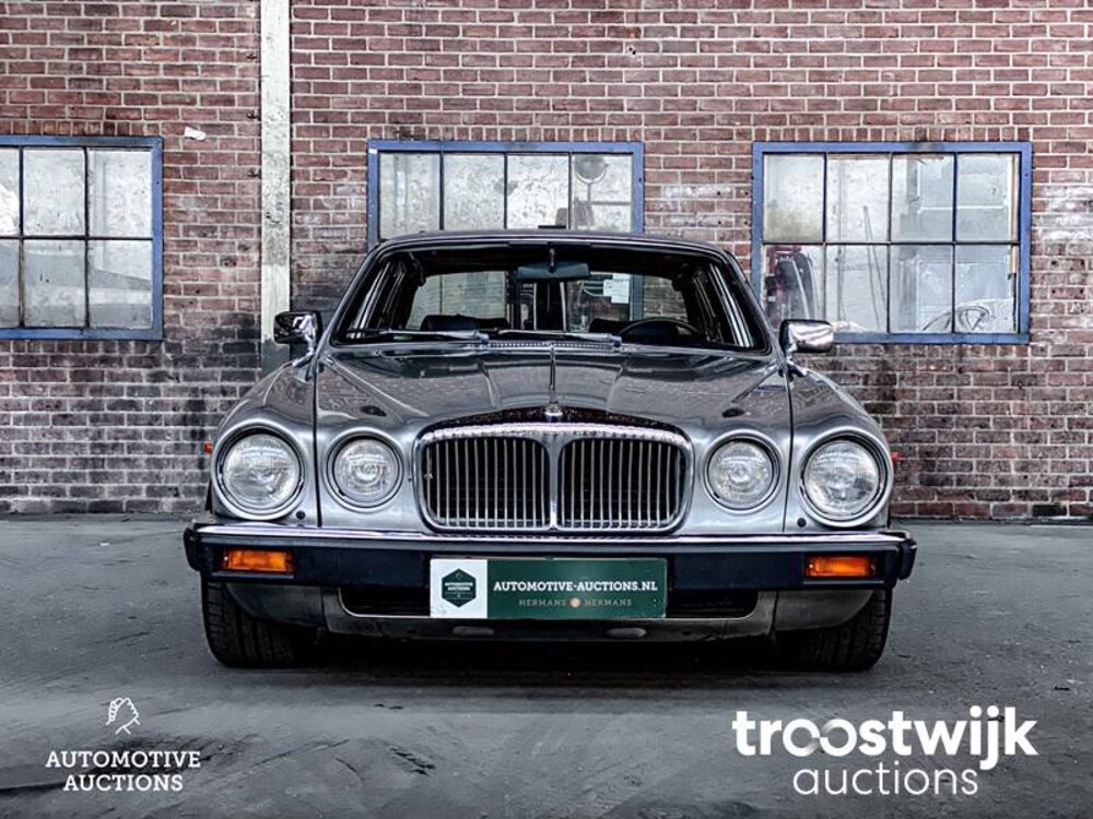 Jaguar Daimler XJ 5.3 V12  284PS 1982, SF-550-B