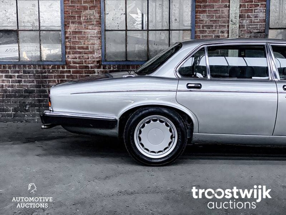Jaguar Daimler XJ 5.3 V12  284PS 1982, SF-550-B