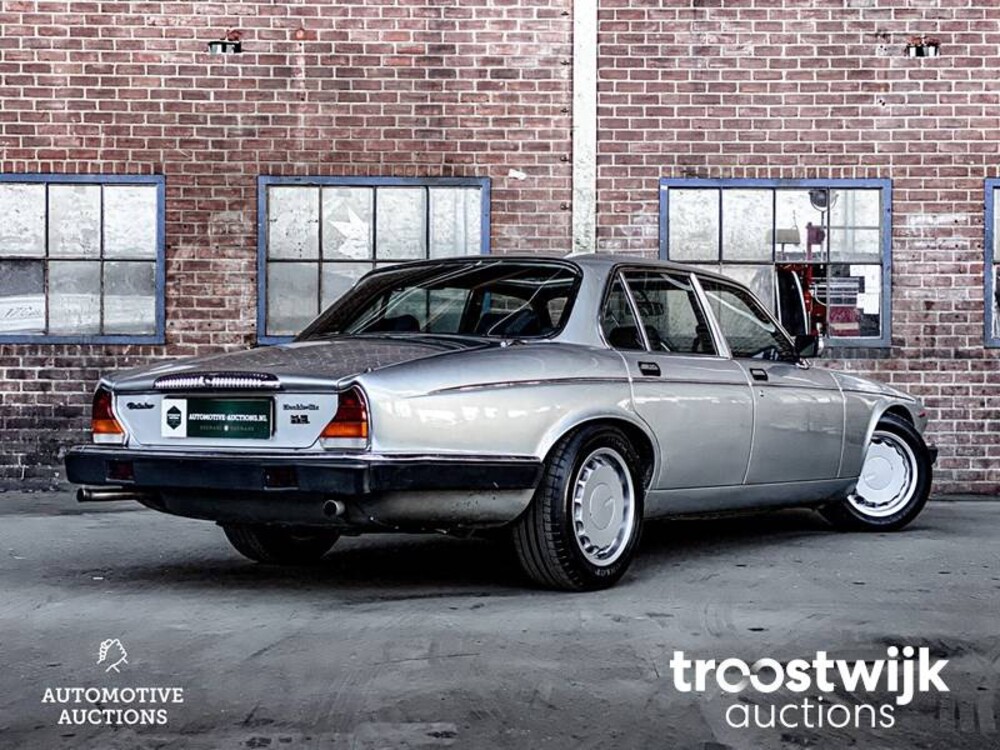 Jaguar Daimler XJ 5.3 V12  284PS 1982, SF-550-B