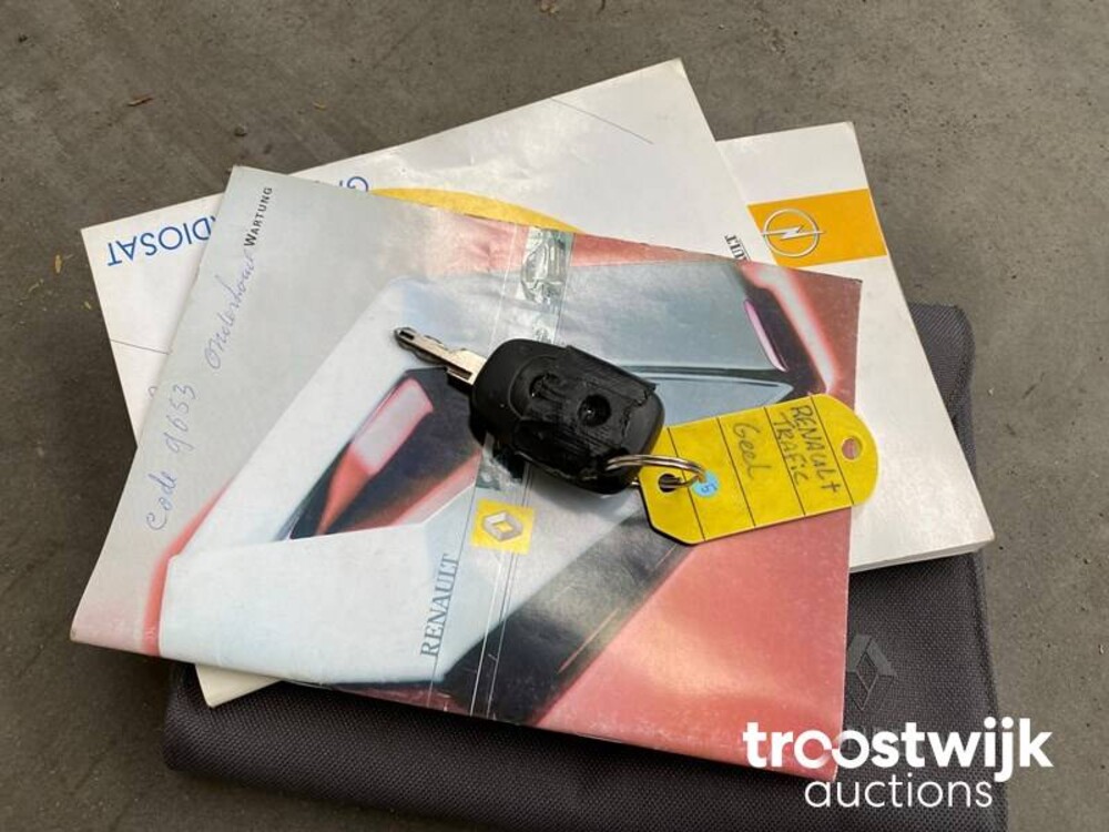 Renault Traffic   Camper 101hp 2003, -original. NL-, 34-ZVH-1