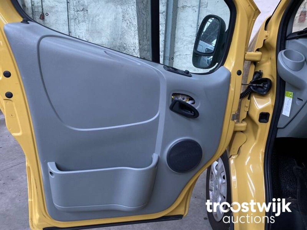 Renault Traffic   Camper 101hp 2003, -original. NL-, 34-ZVH-1