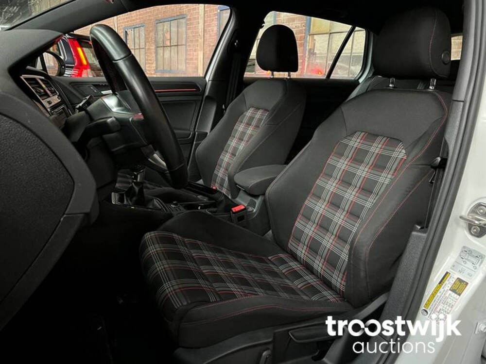 Volkswagen Golf GTI VII S 265PS 2018