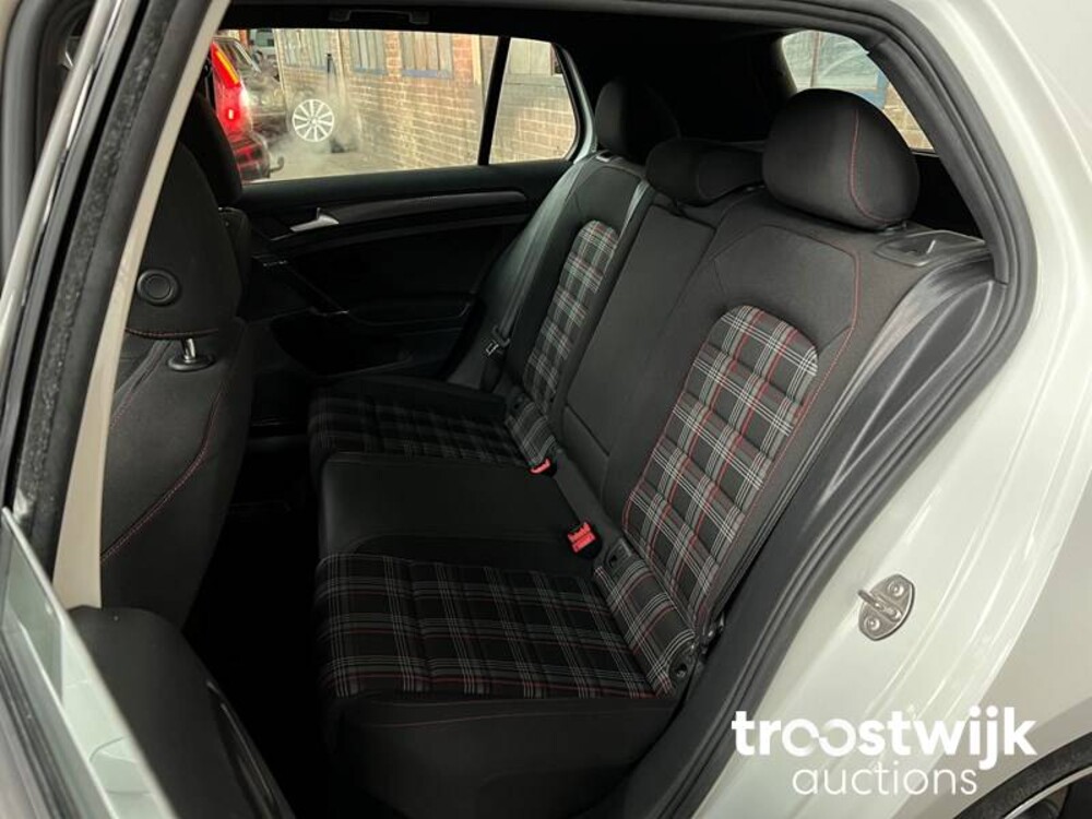 Volkswagen Golf GTI VII S 265PS 2018