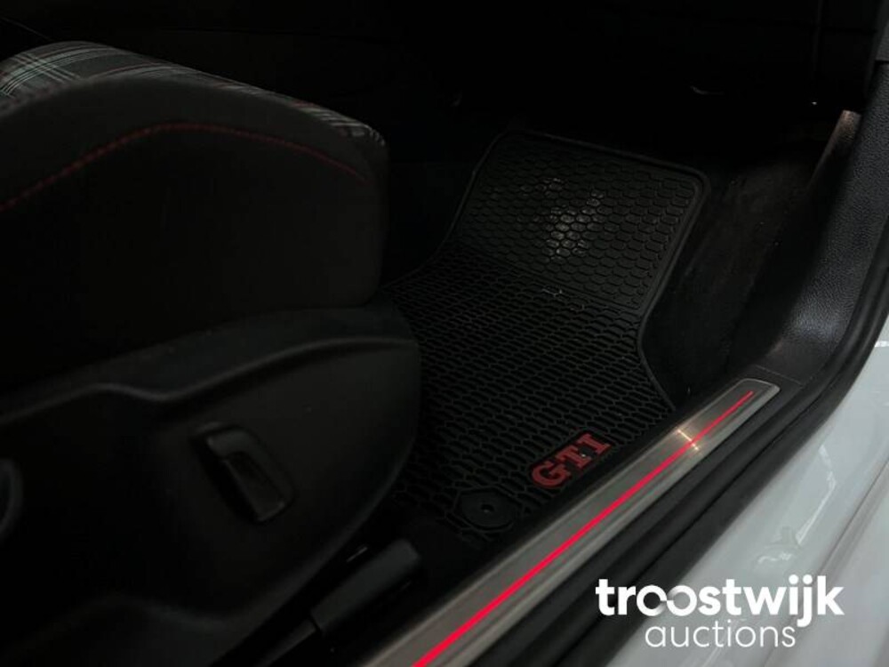 Volkswagen Golf GTI VII S 265PS 2018