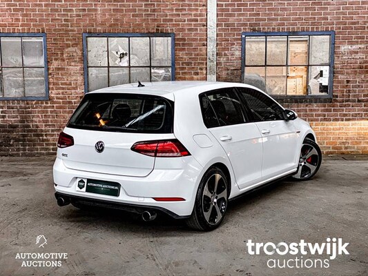 Volkswagen Golf GTI VII S 265hp 2018