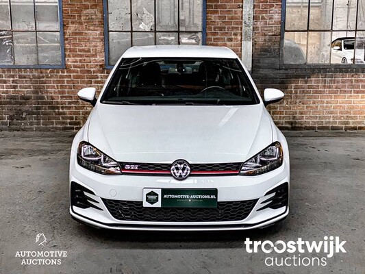 Volkswagen Golf GTI VII S 265hp 2018