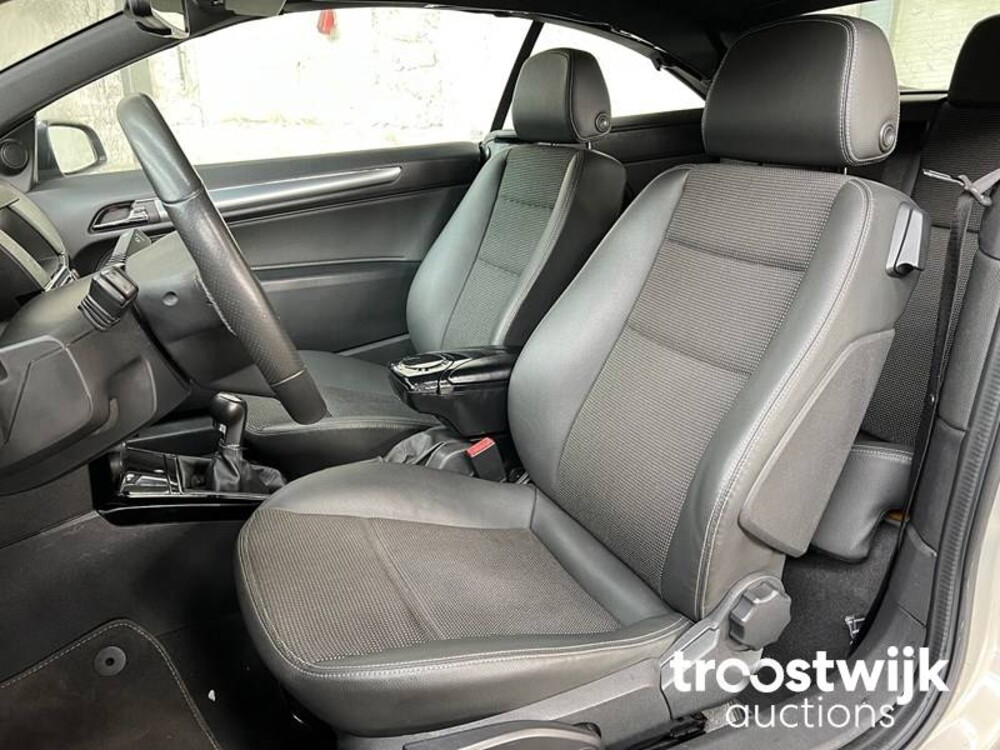 Opel Astra TwinTop 1.8 Cosmo 140hp 2007 -original. NL-, 27-XL-KB