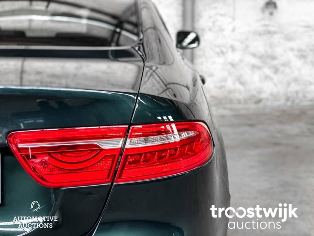 Jaguar XE D R-Sport -Orig. NL- 210pk 2016, JP-175-P